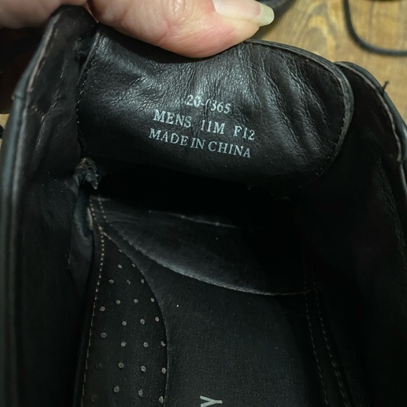 Johnston & Murphy size 11M - Picture 5 of 9